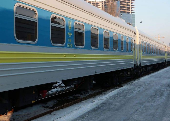 Изменения в маршрутах и дополнительные рейсы: в “Укразализныце” рассказали о движении поездов