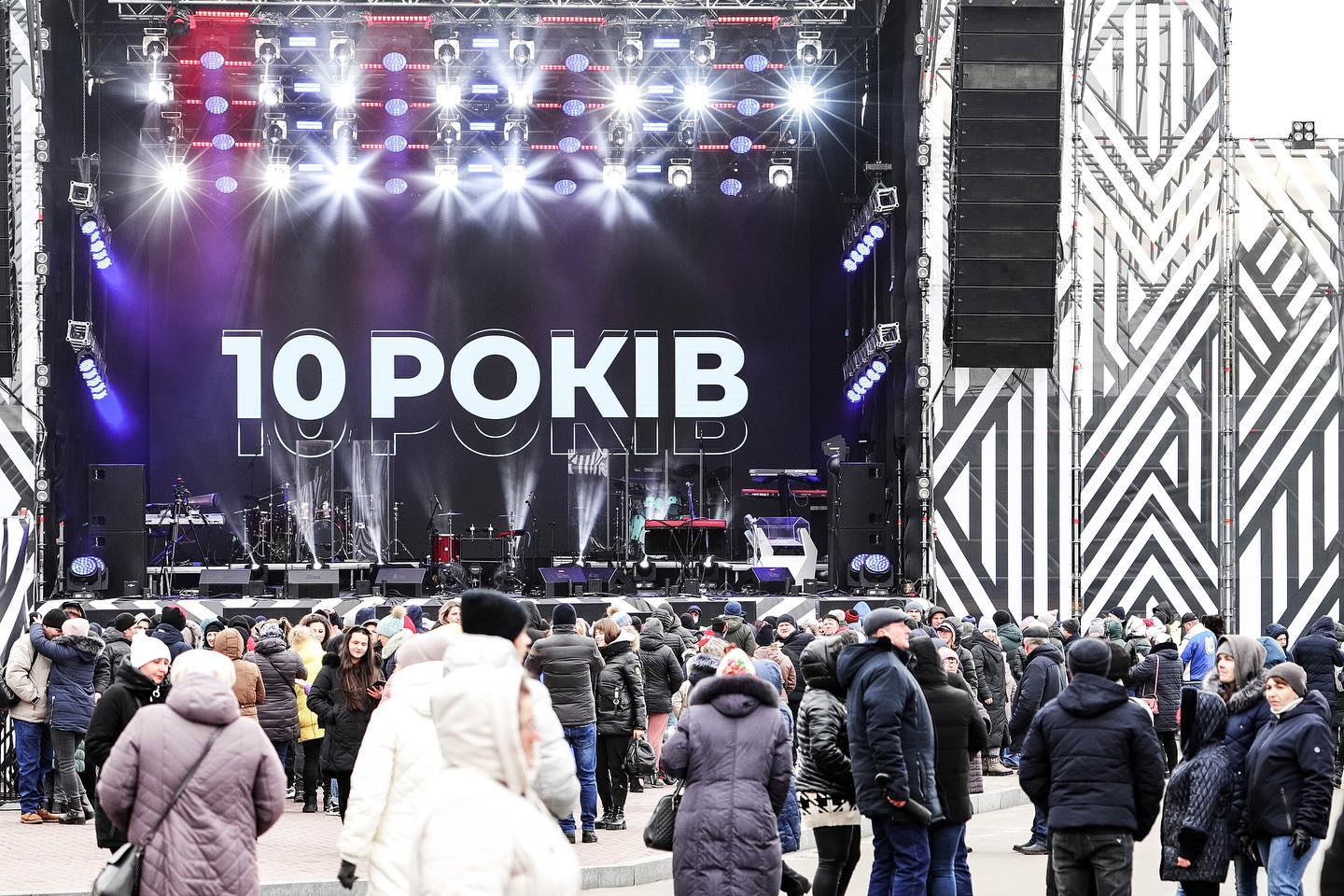 На святкування 10-річчя ФК “Колос” приїхали з концертом Вінник, Полякова та DZIDZIO (фоторепортаж)
