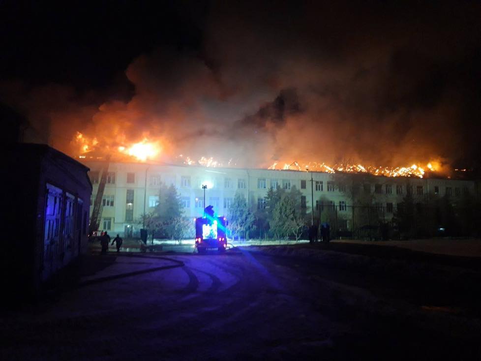 Ночью произошел сильный пожар в Киевской гимназии восточных языков (фото, видео)