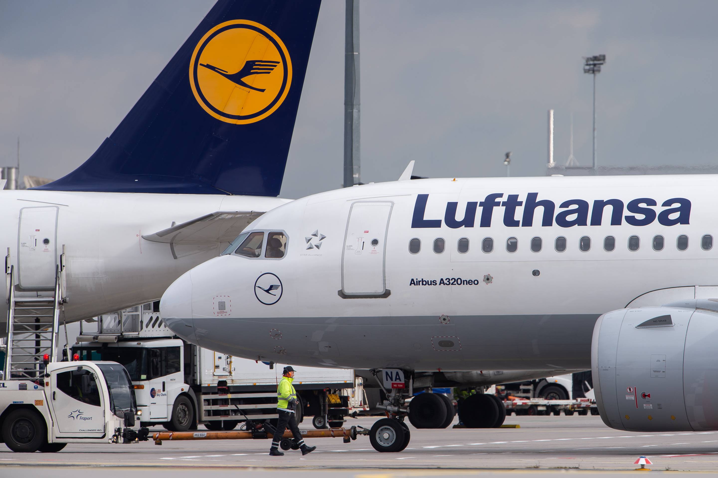 Lufthansa приостанавливает свои рейсы в Россию