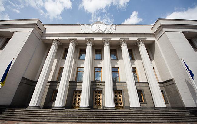 В Киеве заминировали здание Верховной Рады, а на правительственные сайты началась кибератака