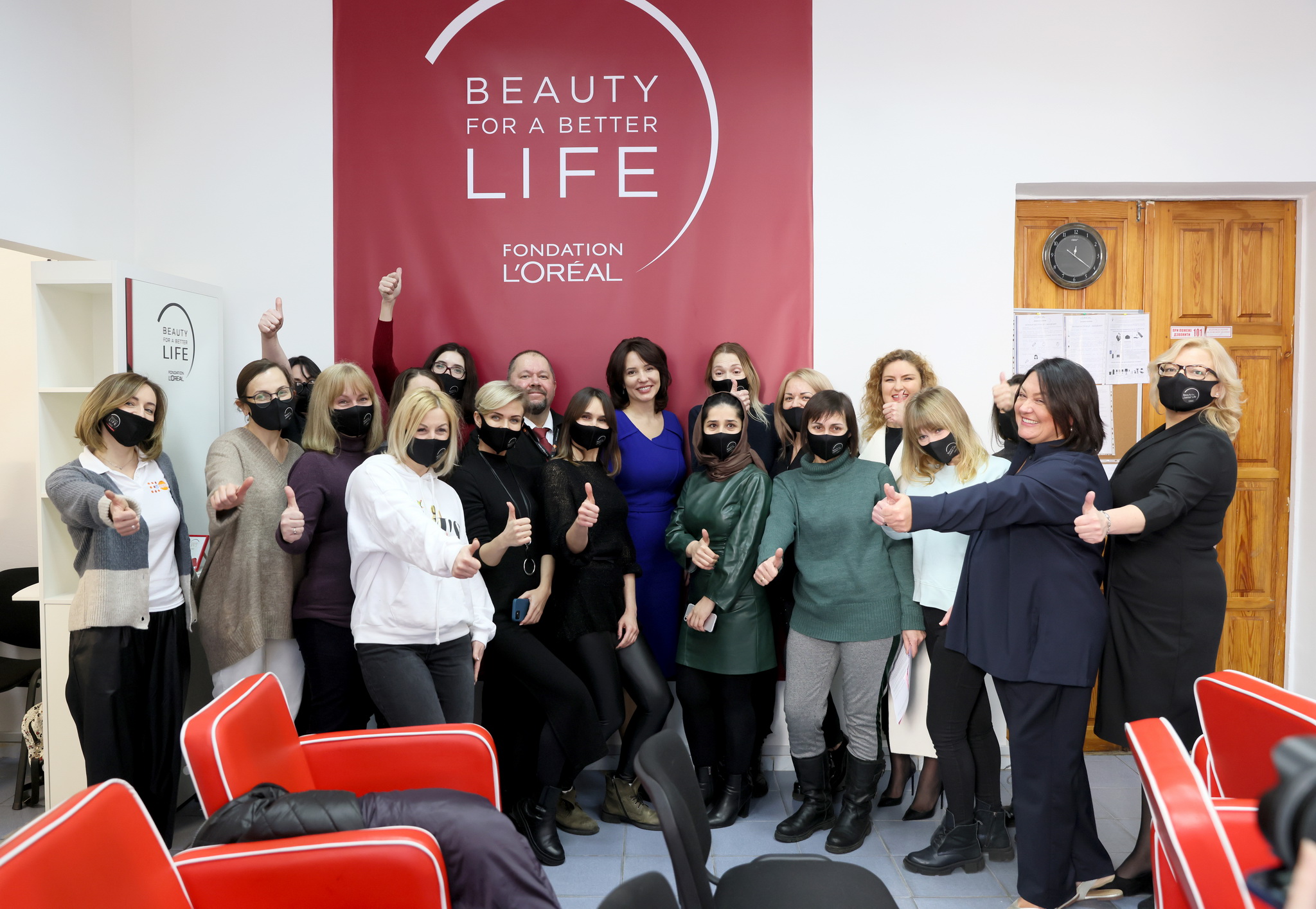Пострадавшие от домашнего насилия женщины могут пройти в Киеве парикмахерские курсы