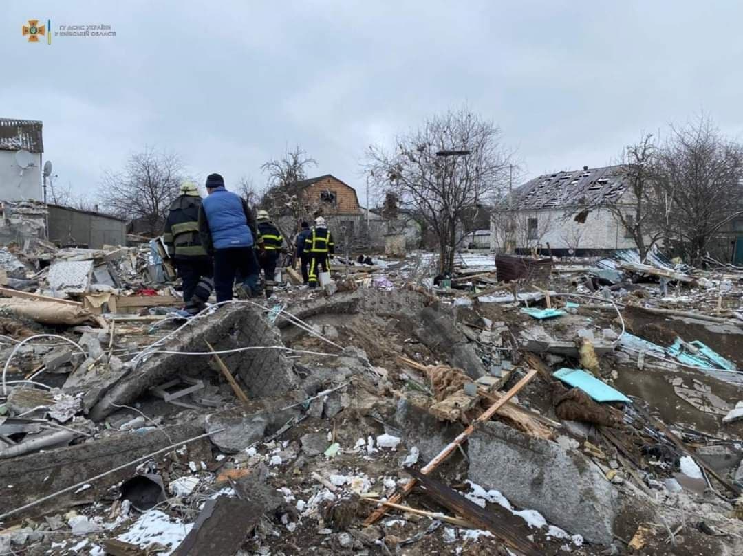 Надзвичайники повідомили про наслідки бомбардування у Калинівці