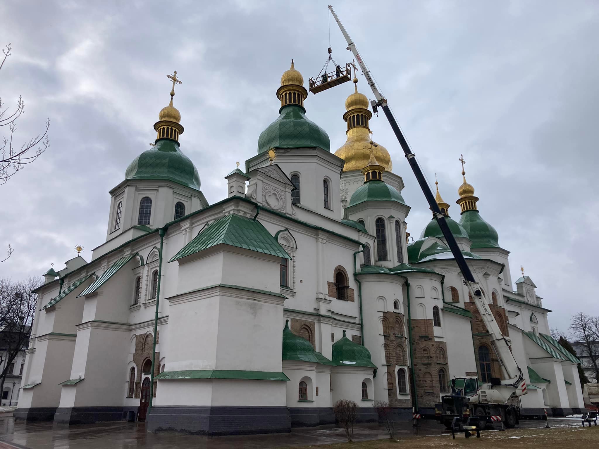 У Києві відновили триметровий хрест на куполі Софіївського собору