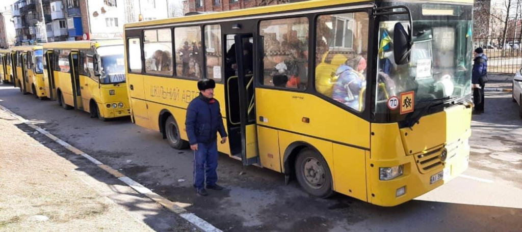 Сьогодні продовжується евакуація населення Київщини гуманітарними коридорами, - КОДА