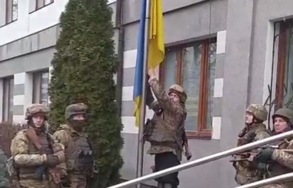 Над Бучею піднято український прапор (фото, відео)