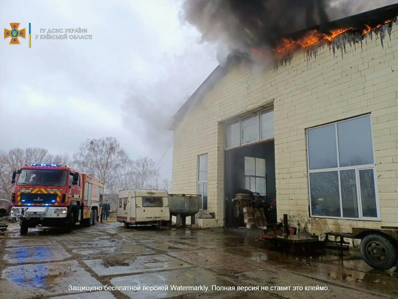 На Київщині пожежники запобігли екологічній катастрофі під Ірпенем (фото)