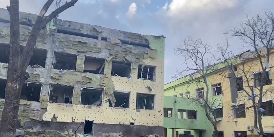 Окупанти вщент знищили дитячу лікарню в Маріуполі (відео)