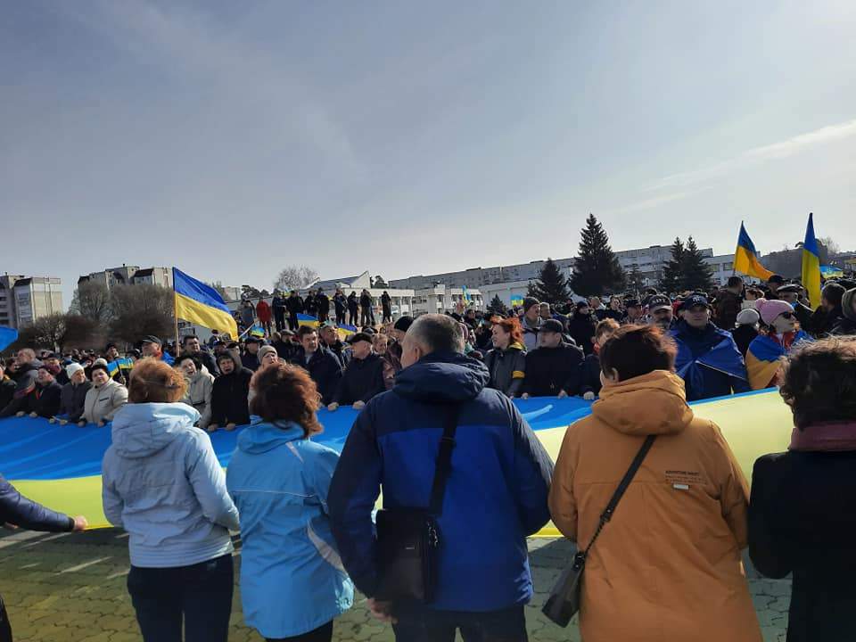 Загарбники стріляли по мирних мітингуючих у Славутичі та відійшли на околиці, - КОВА