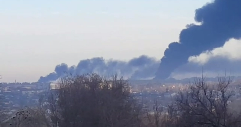 У Василькові окупанти здійснили авіаудар по нафтобазі, триває пожежа, - КОДА