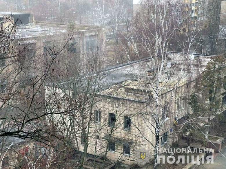 На столичном Подоле во время вражеской бомбардировки повреждено отделение полиции (фото, видео)