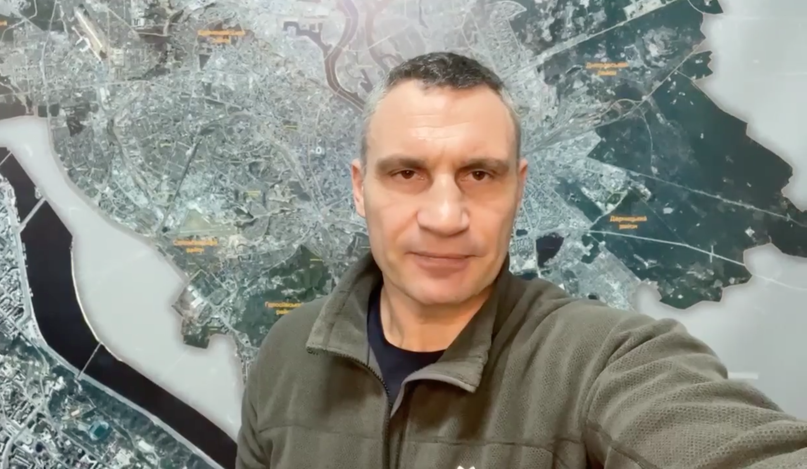 Кличко закликав киян берегти себе та допомогати армії і цивільним (відео)