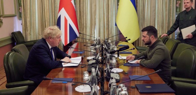 Прем'єр-міністр Великобританії Джонсон анонсував більше санкцій та військову допомогу Україні