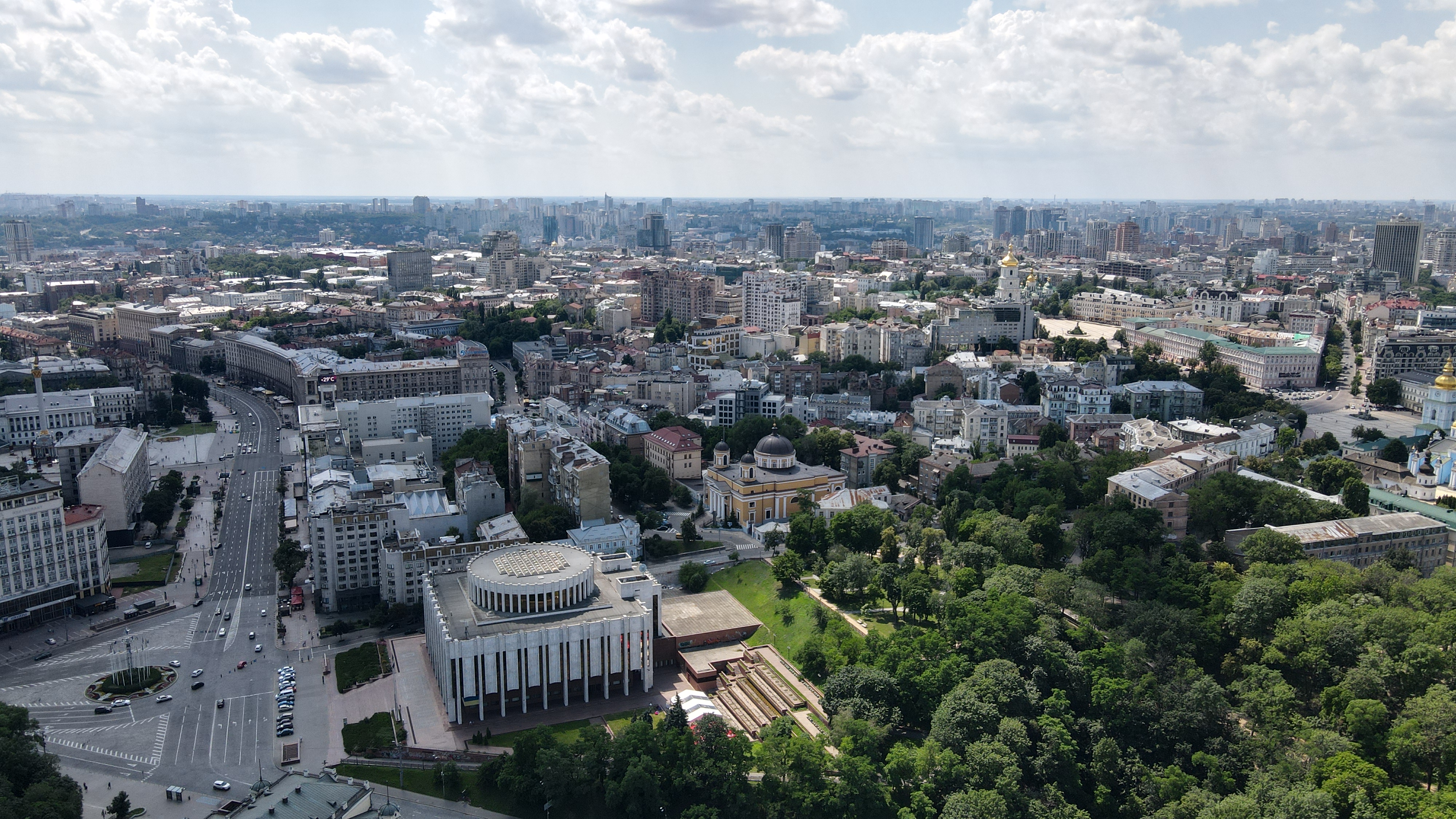 У Києві відновлюється бізнес: вже відкрилися понад 520 кав'ярень