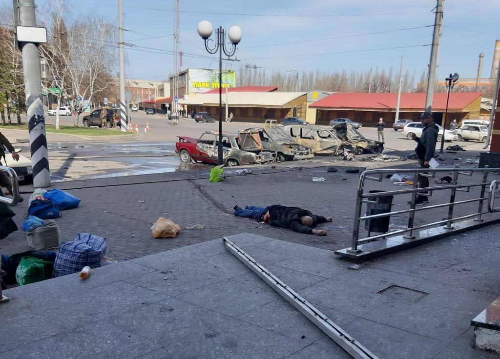 Рашисти обстріляли залізничний вокзал Краматорська, понад 30 людей загинуло