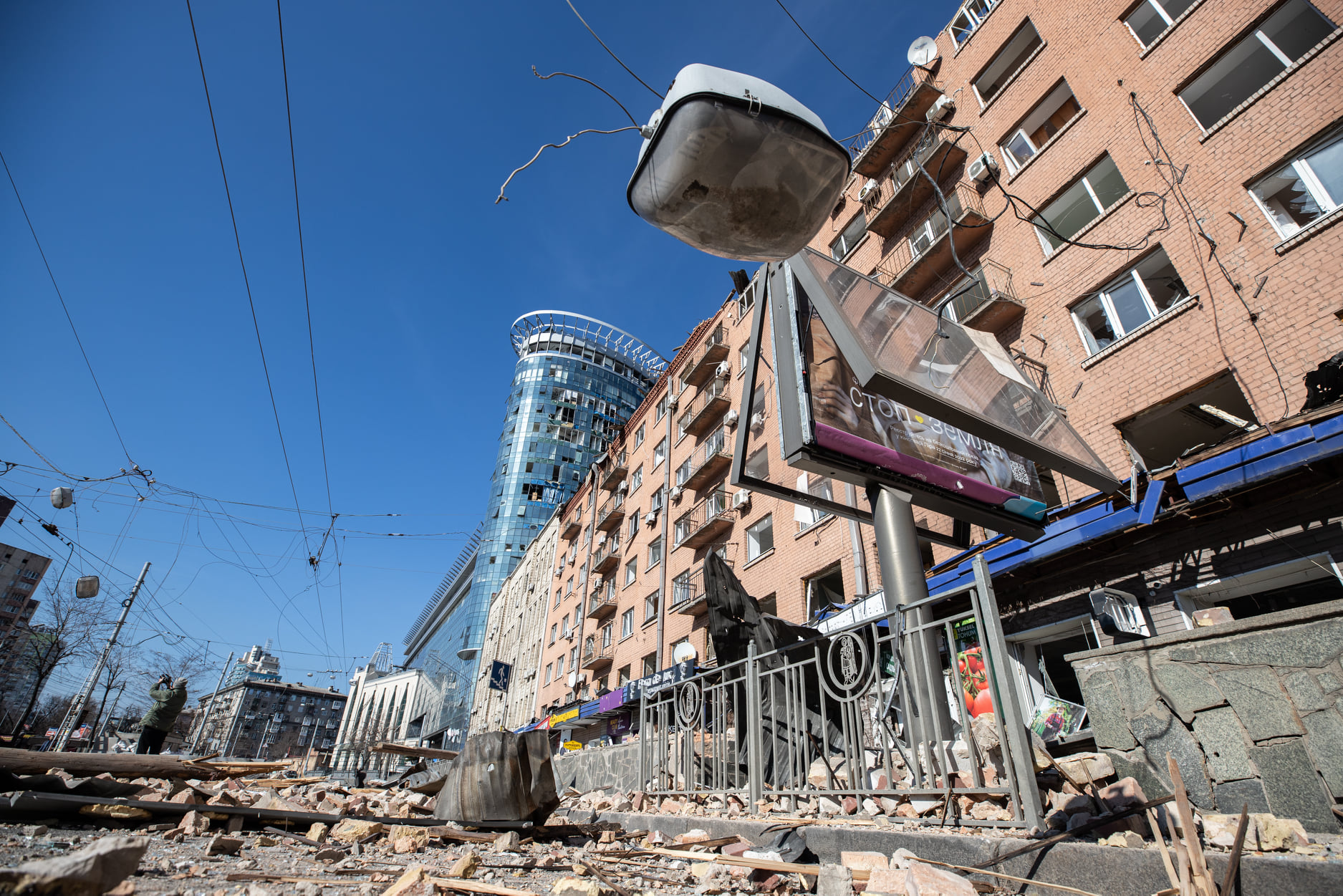 У Києві пошкоджено 183 житлових будинки, повертатися до міста все ще небезпечно