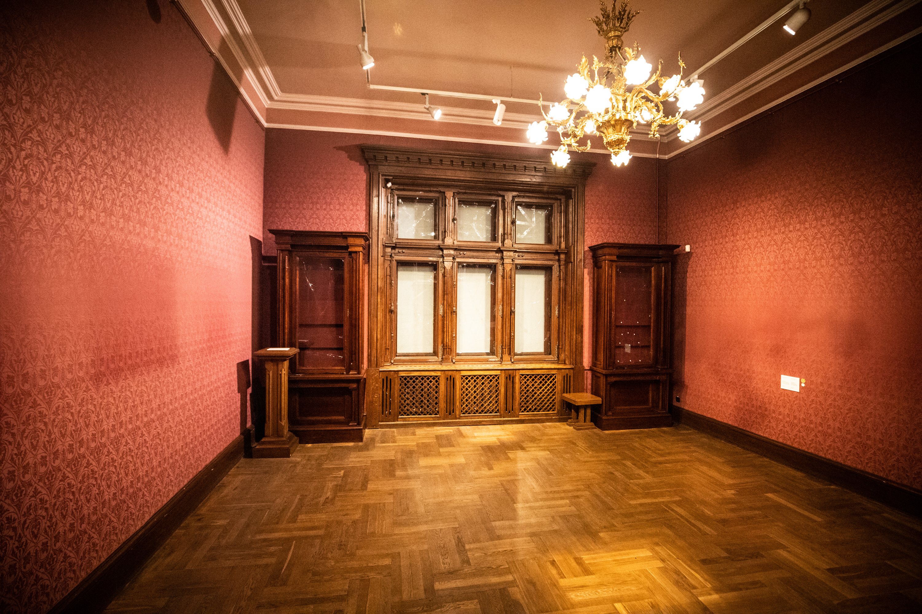 Музеї Києва перенесли свої експонати у безпечні місця (фото)