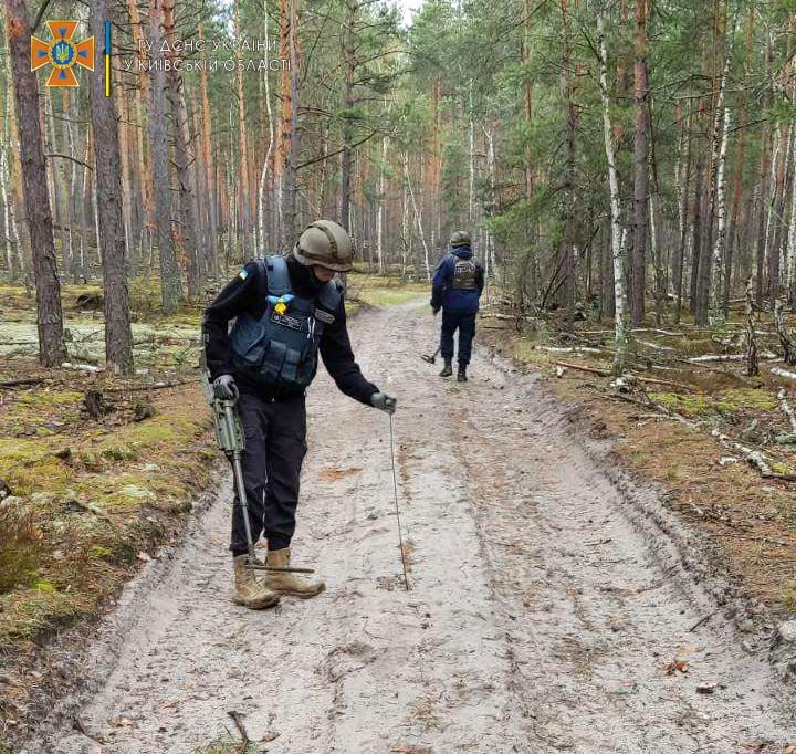 На Київщині за минулу добу, 26 квітня, знешкоджено понад 1,4 тисячі вибухонебезпечних предметів