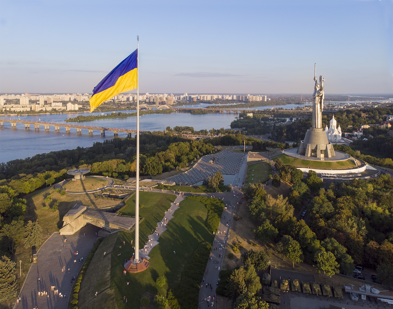 Завтра, 5 травня, у Києві приспустять головний прапор України для заміни полотна