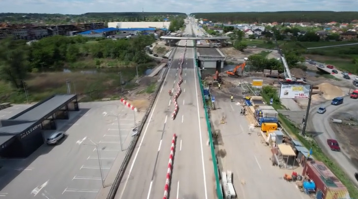 На Київщині відновили рух вантажівок через міст біля Стоянки (відео)
