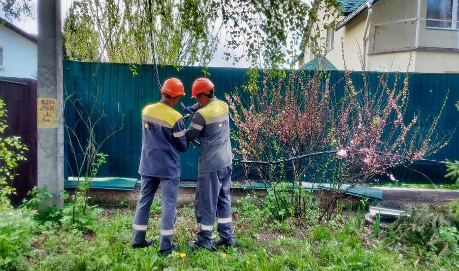 На Київщині без електропостачання залишаються 13,8 тисячі домогосподарств, за добу світло повернули для 1 000 родин