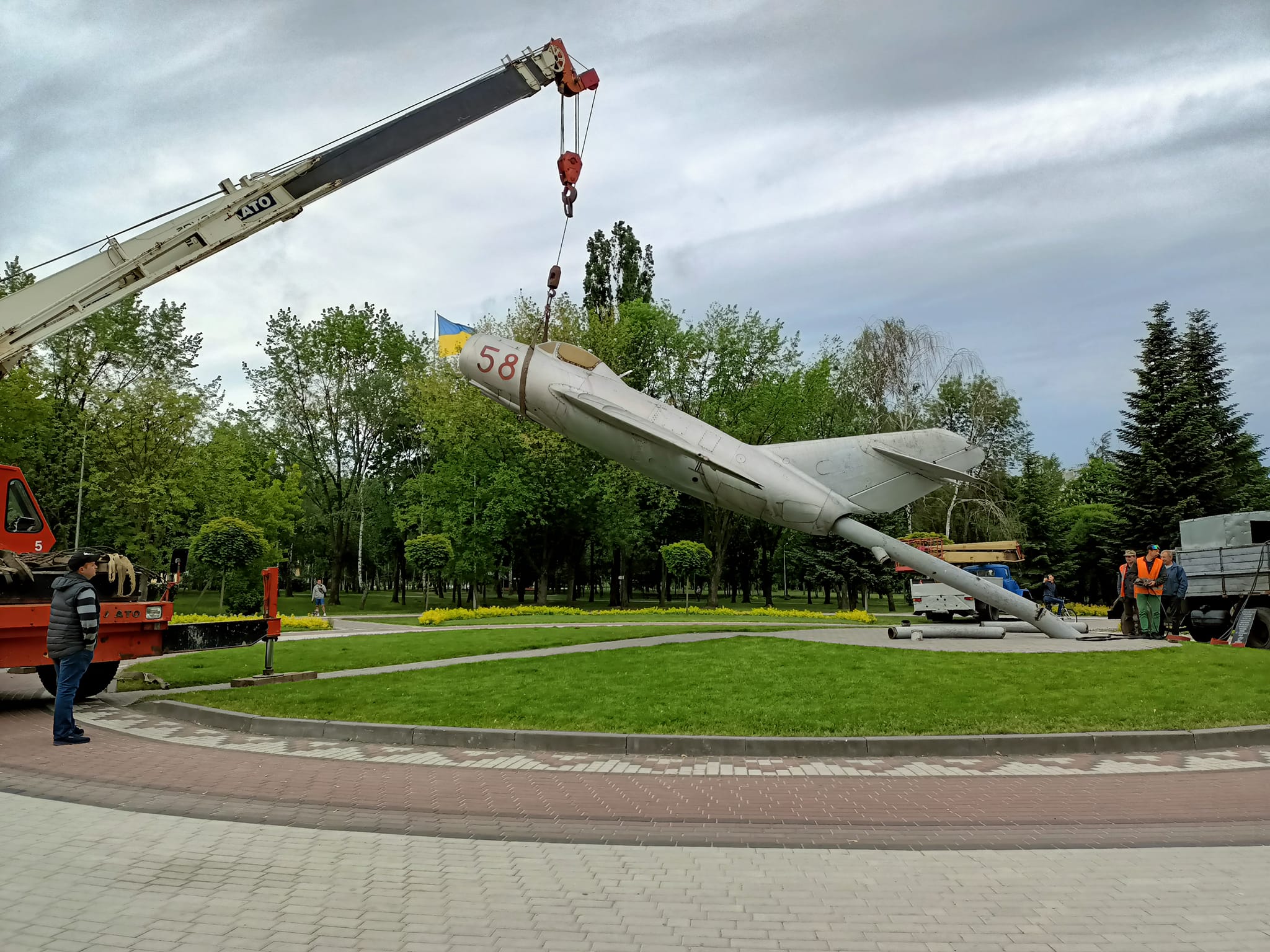 Радянський літак з парку в Броварах на Київщині передадуть до Державного музею авіації