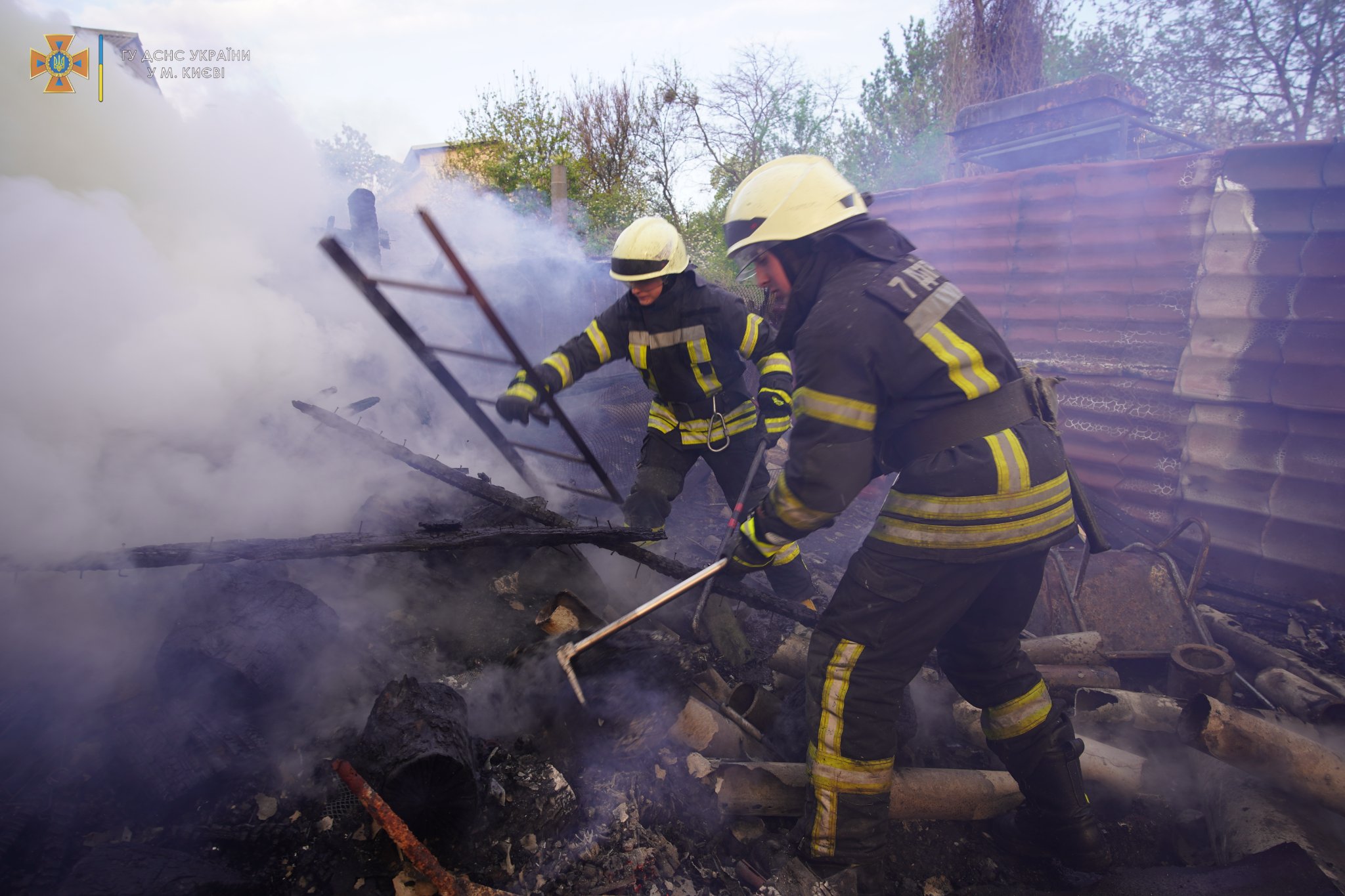 Через пожежу у приватному будинку Києва загинула жінка