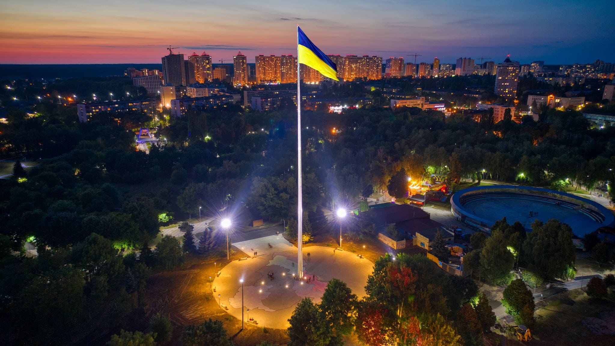 У Броварах через вітер буде приспущено Державний прапор у парку Перемоги