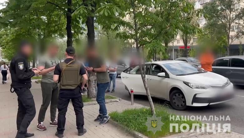 У Києві затримали валютних шахраїв, які ошукали громадян на 250 тисяч доларів (відео)