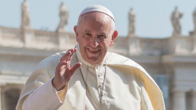 Папа Римський Франциск назвав “варварським” ракетний удар по ТЦ у Кременчуку