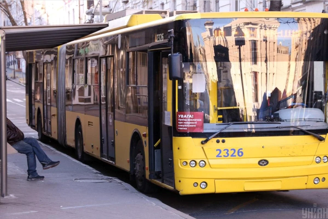На вихідних у Києві змінять рух тролейбусів на вул. Льва Толстого (схема руху)
