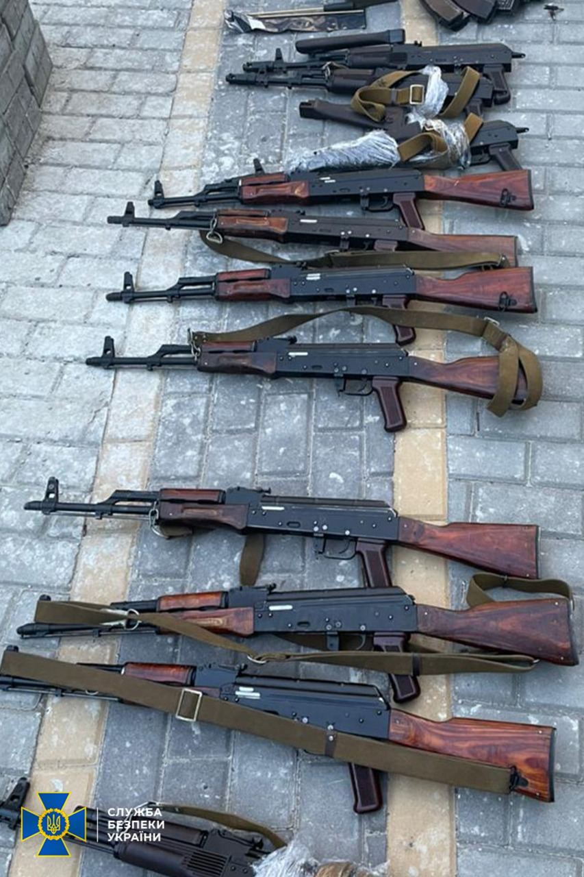 На Київщині затримали торговців зброєю, які видавали себе за правоохоронців