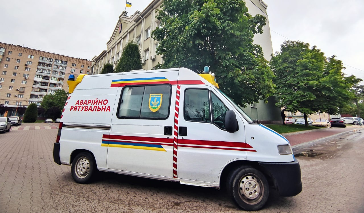 Волонтери передали Ірпінським саперам мікроавтобус