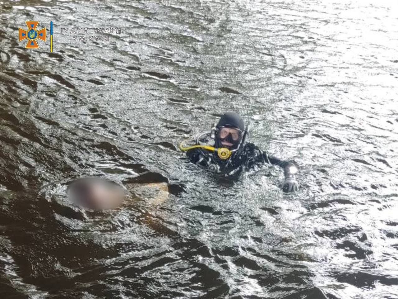 З Русанівського каналу в Києві рятувальники дістали тіло жінки