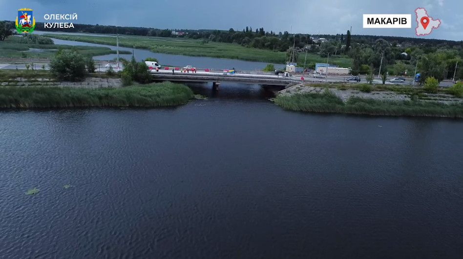 У Макарові на Київщині відновлюють міст через річку Здвиж, - Кулеба