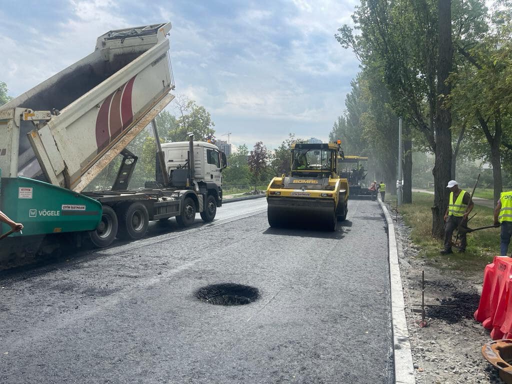 Проїзд по столичній вулиці Ентузіастів в обидва боки відновлено (фото)