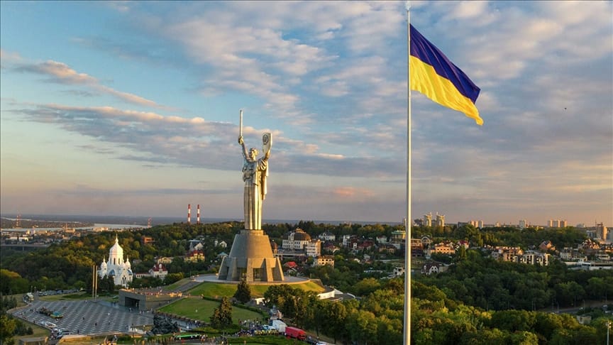 Стали відомі результати опитування про долю герба СРСР на щиті монумента “Батьківщина-Мати” в Києві