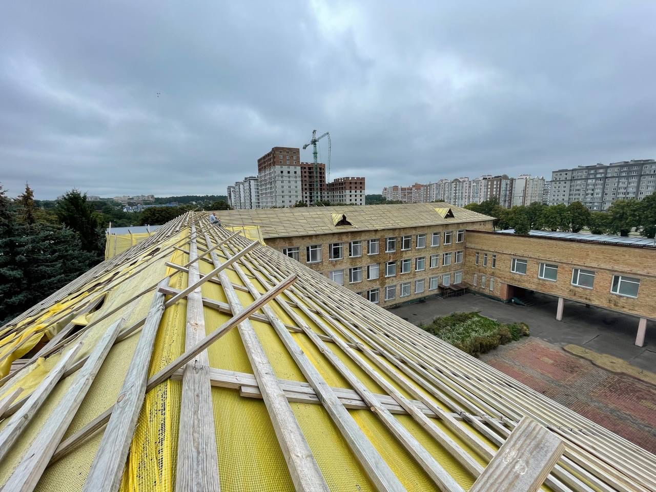 Освітнім закладам Київщини передадуть понад 11,5 тисяч квадратних метрів покрівельних матеріалів,- КОВА