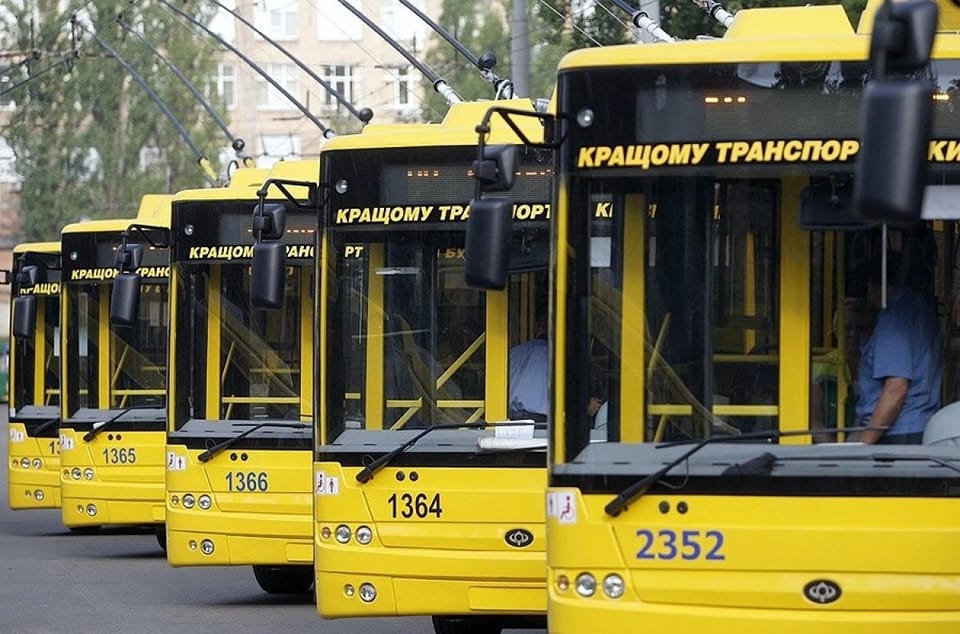 Петиція про скасування рішення зупинки транспорту в Києві під час повітряних тривог набрала необхідну кількість голосів