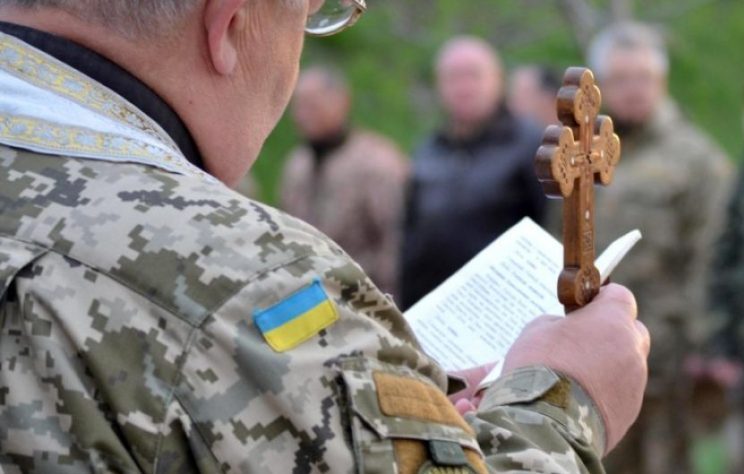 Кабмін прийняв положення про видачу мандатів на військове капеланство