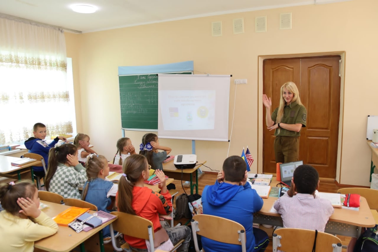 В школах Київщини розпочався проєкт із мінної безпеки