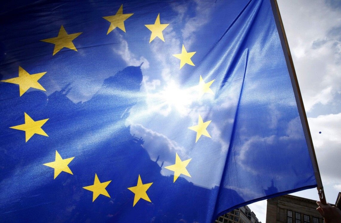 Єврокомісія затвердила зупинення спрощення візового режиму з рф