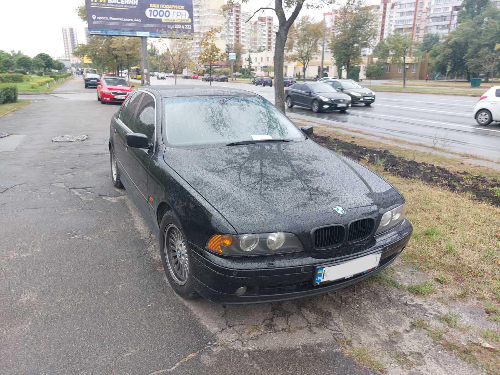 Київзеленбуд почав фіксувати паркування на газонах для адмінкомісії КМДА