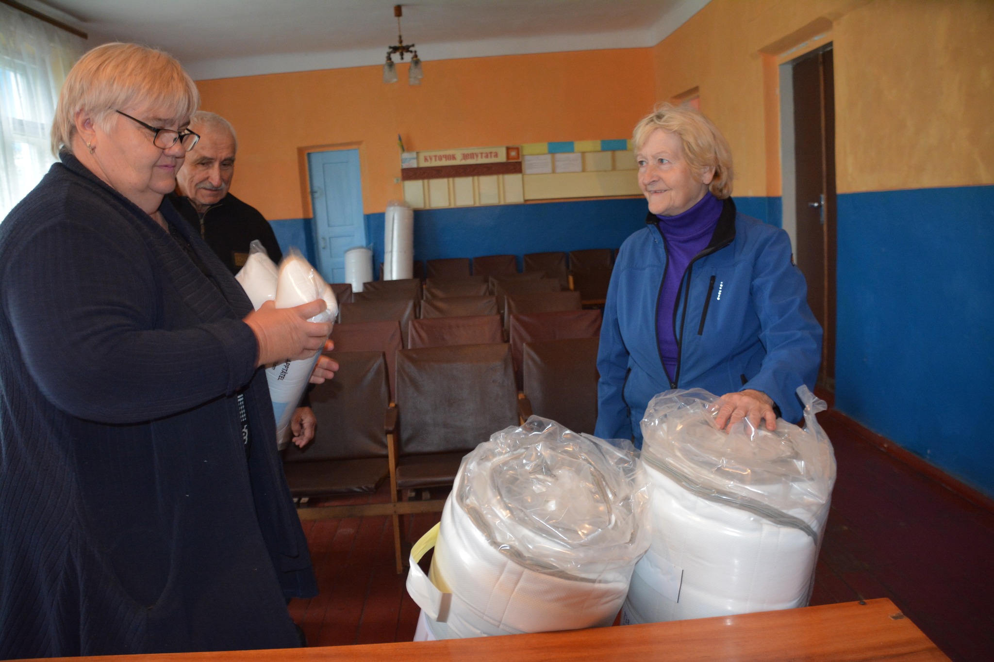 Переселенці у Студениківській громаді отримали гуманітарну допомогу