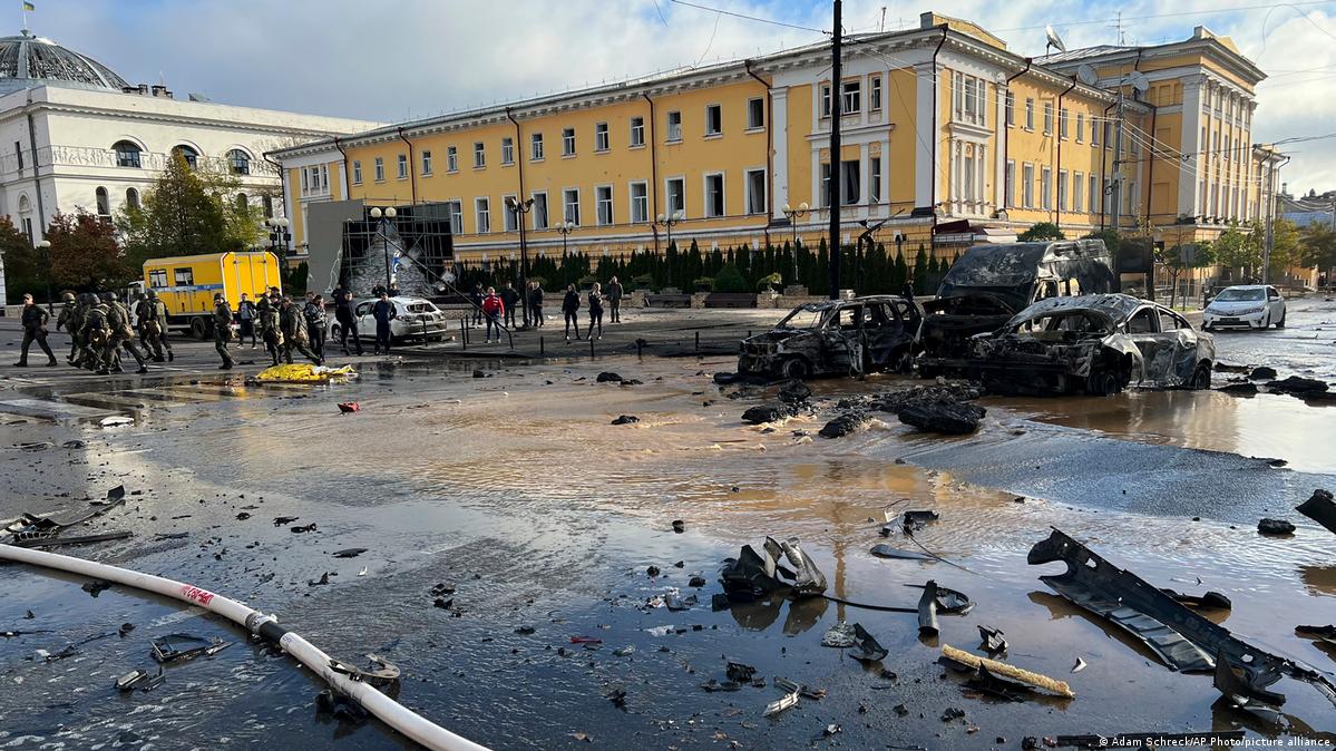 Уряд виділив майже 37 млн грн на відновлення пошкоджених внаслідок ракетних атак 10 жовтня державних об’єктів у Києві