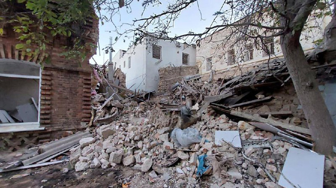 У Миколаєві обстрілами зруйновано житловий будинок, загинула людина