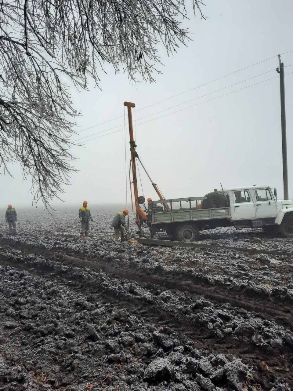 На Київщині через сніг та дощ розпочалися аварійні відключення електроенергії