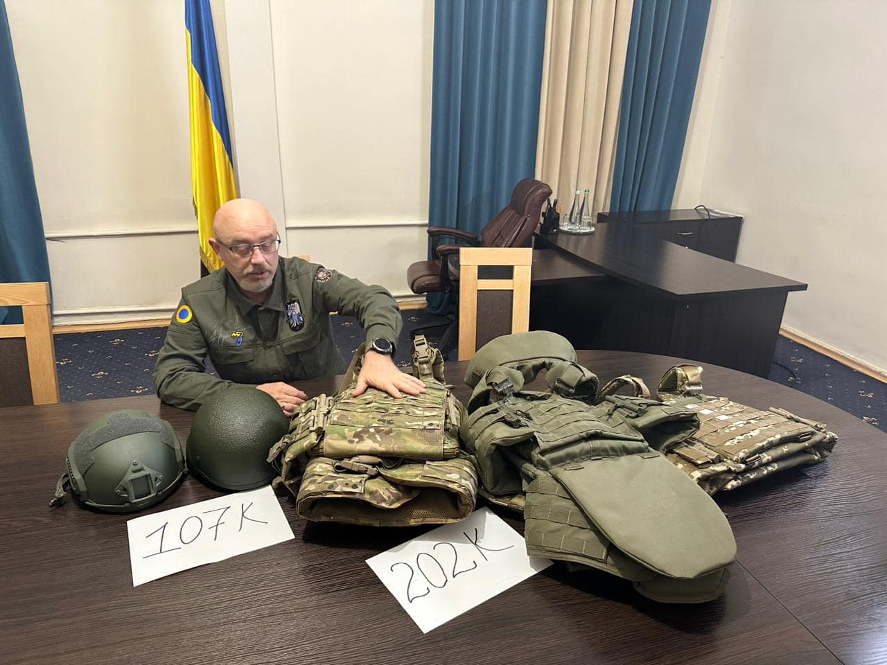 Резніков: українські виробники розробили і тестують жіночий бронежилет спеціально для захисниць