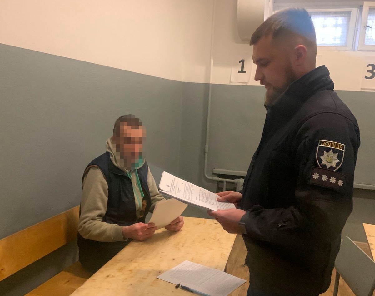 В’язень київського СІЗО під виглядом волонтера ошукав понад 30 громадян