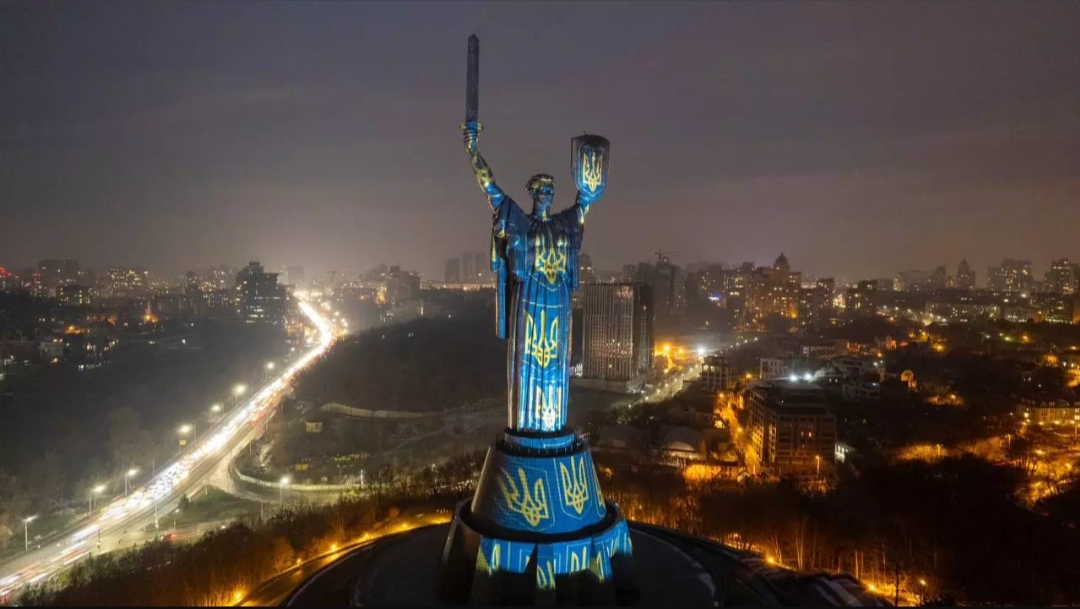 Минулого вікенду у Києві відомий швейцарський художник створював світлові арт-інсталяції (фото)